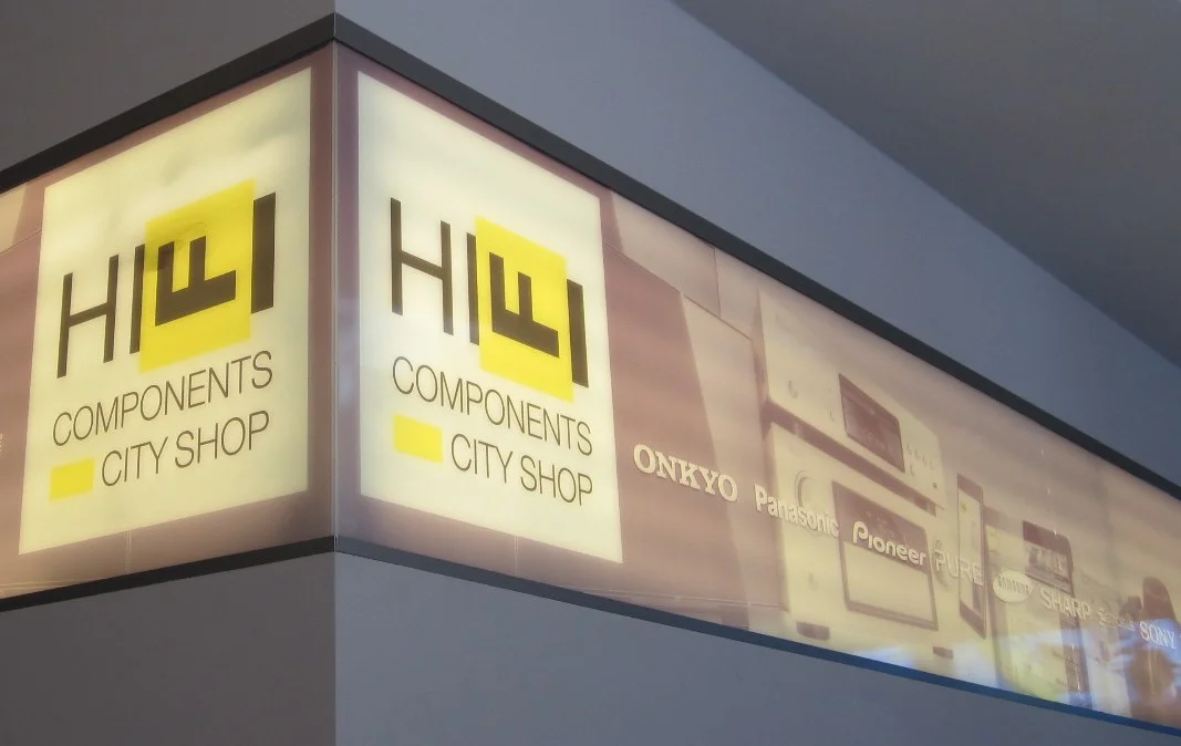 HIFI-Components-City-Shop-Shop-Design-Interieur-Leuchtkasten