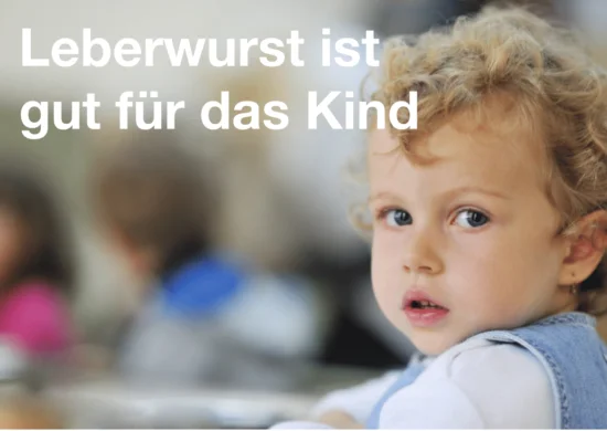 Kleinkind mit blonden Locken