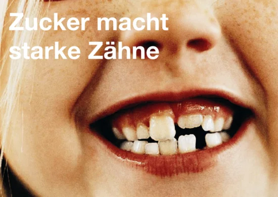 Kinderlächeln mit Zahnlücke